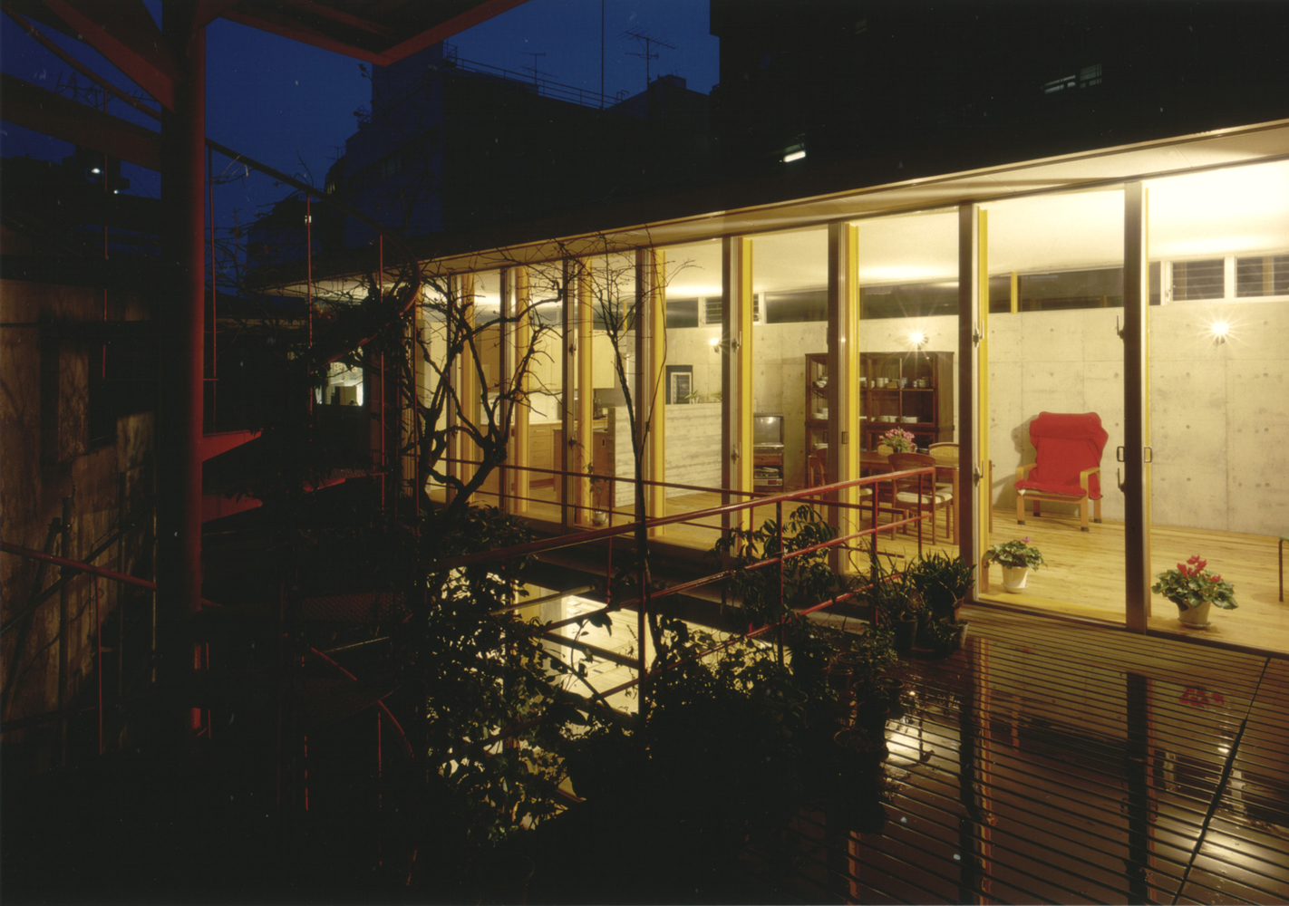 13メートル浮いた様に続いているLDKの天井