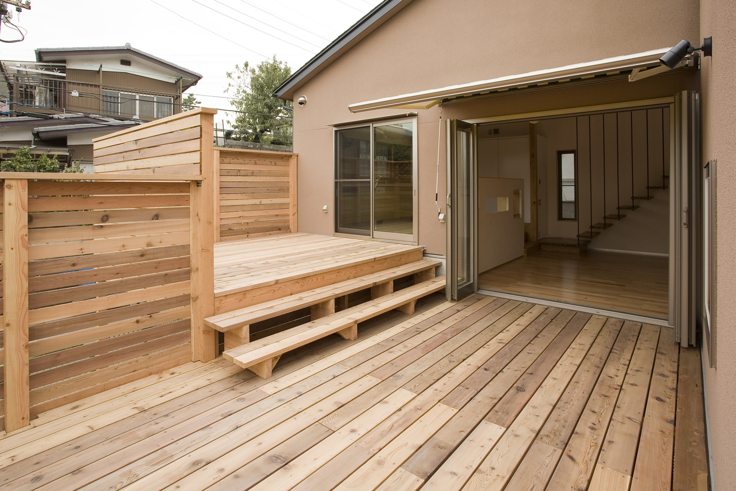 広いバルコニーはリビングの一部の様な開放感