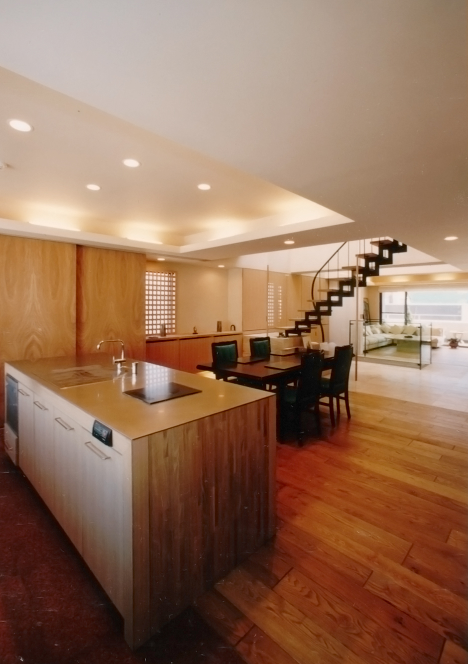 生活感のあるものは全部収納にすっきりしたダイニングキッチン