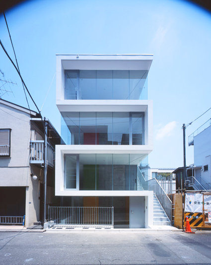 床、壁、屋根、階段だけの要素で構成したシンプルモダンなデザイン