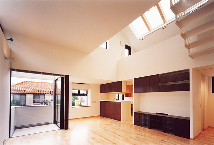 天井に動きのある広々LDK