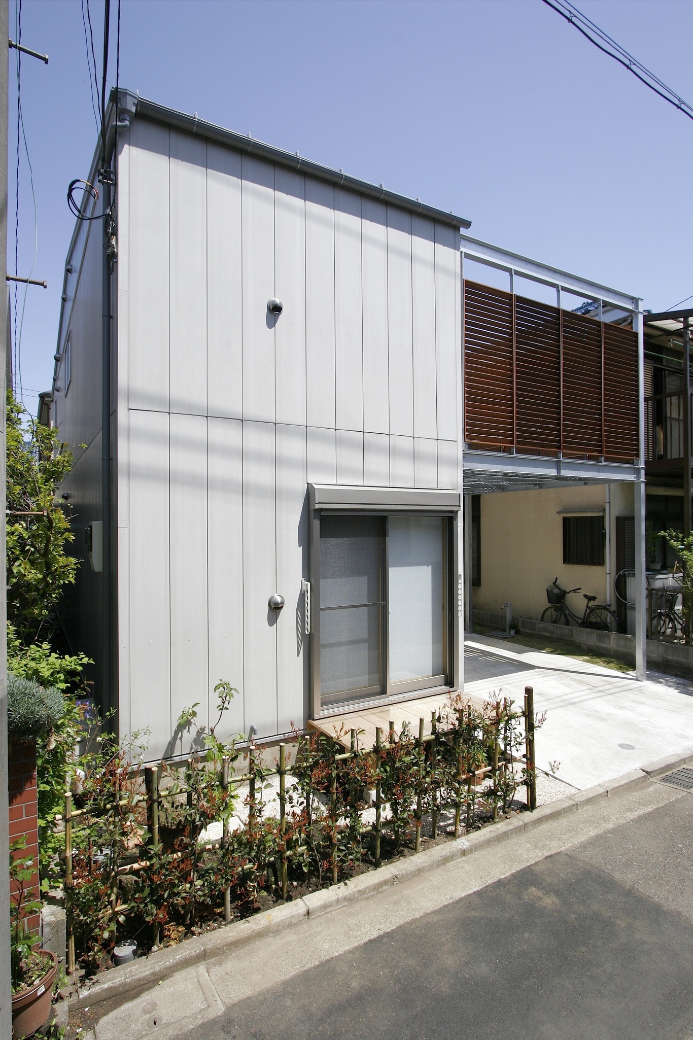 ２つの部分に分けることで、小さく見える外観