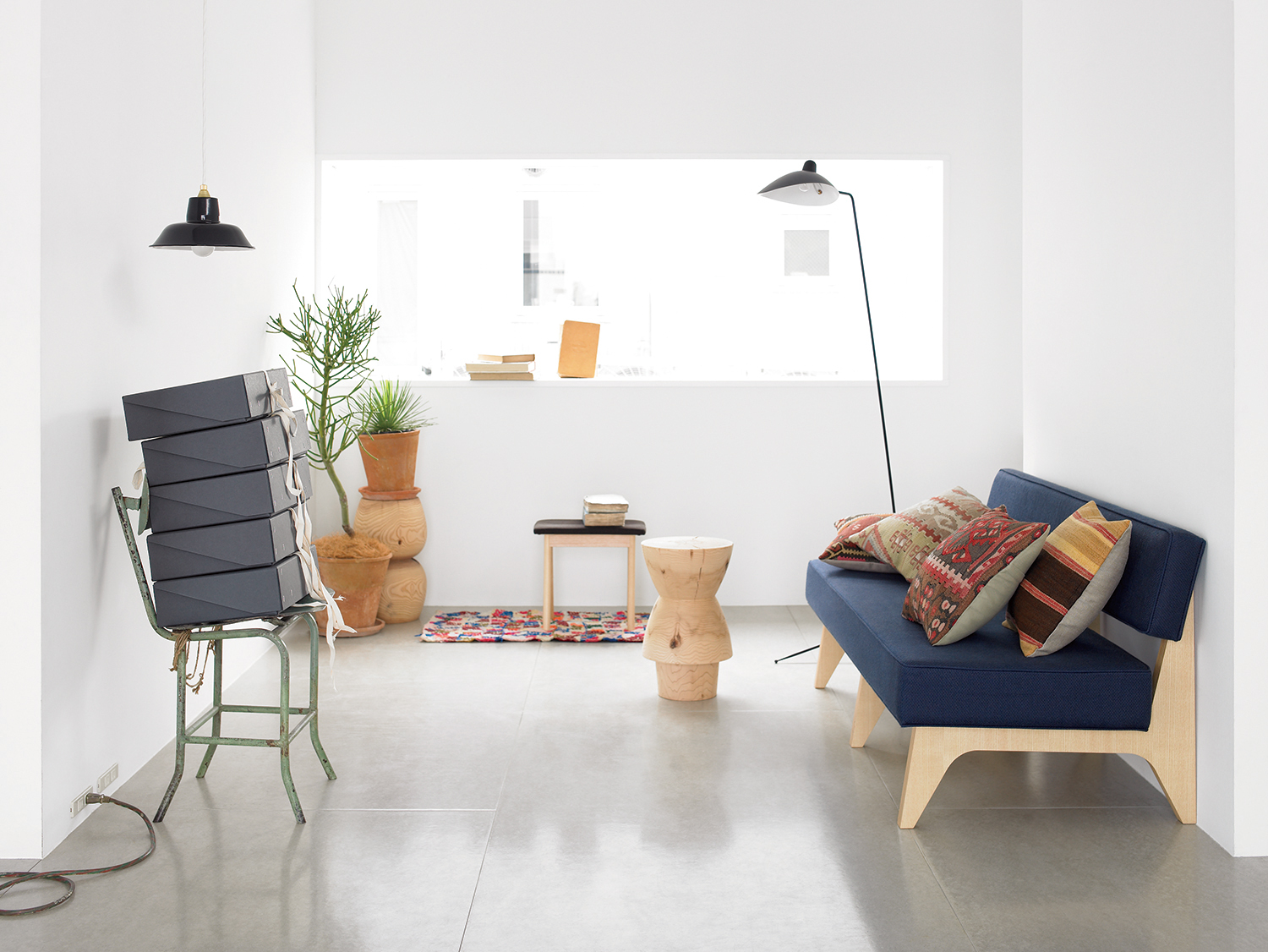 スタイリッシュな部屋に使えるサイドテーブル