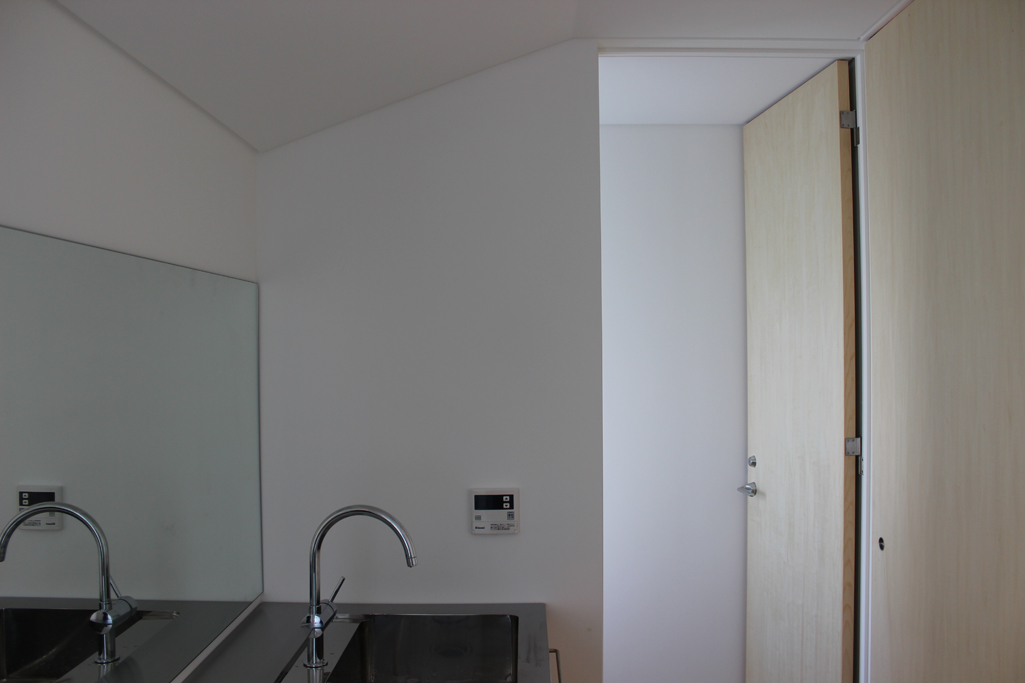 金沢文庫の家　２階洗面室