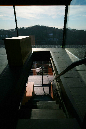 階段（エントランスより）