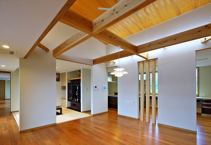 リビングからキッチン側を見る