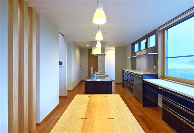 キッチンとダイニング