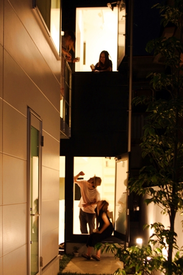 アプローチ夜景