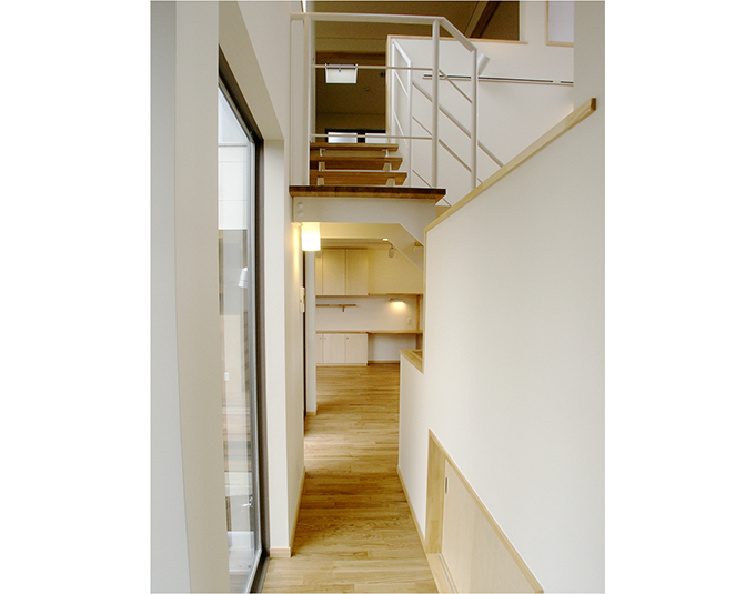 採光のある明るい階段