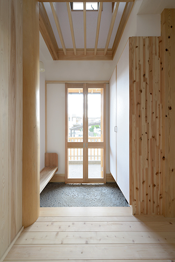 風を抜くための玄関網戸