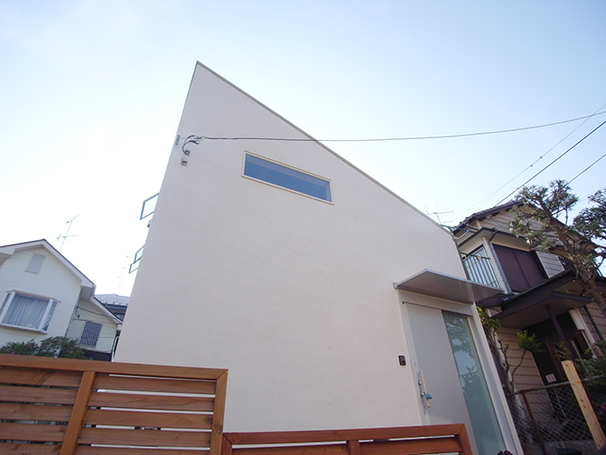 アプローチ側のプライバシーを守る外観