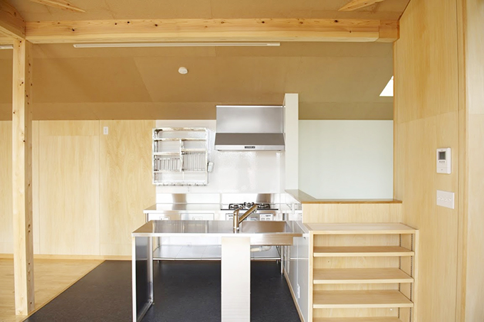 コンパクトにまとめたキッチン