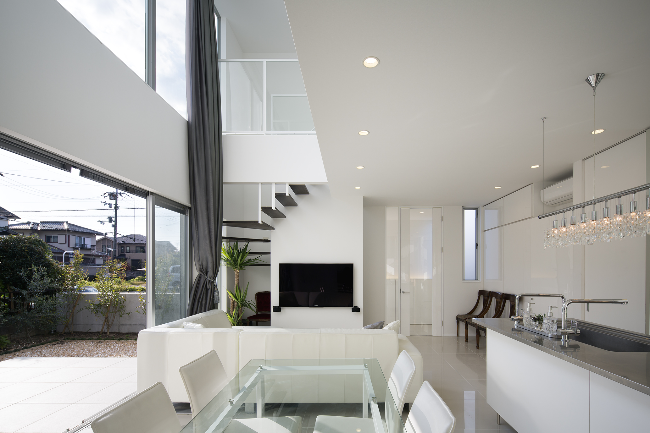 大開口の窓を開ければ、より広さを感じるＬＤＫ