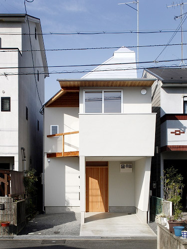 K氏のアトリエ：東側道路から見る