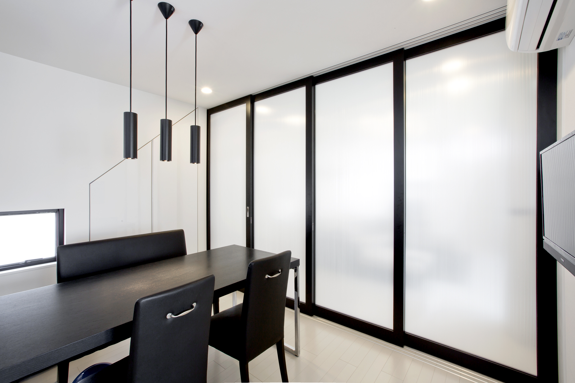 引き戸を設けることで、ダイニングとリビングを分けることもできるダイニング