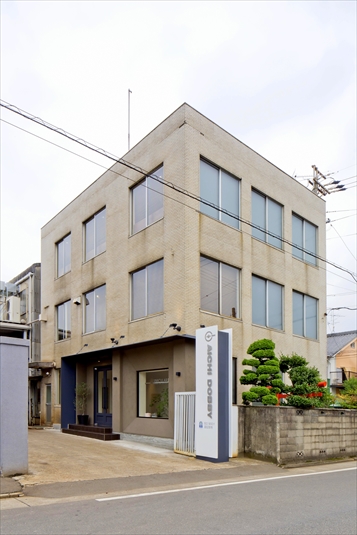 古びた外観をデザインに取り入れたリノベーション