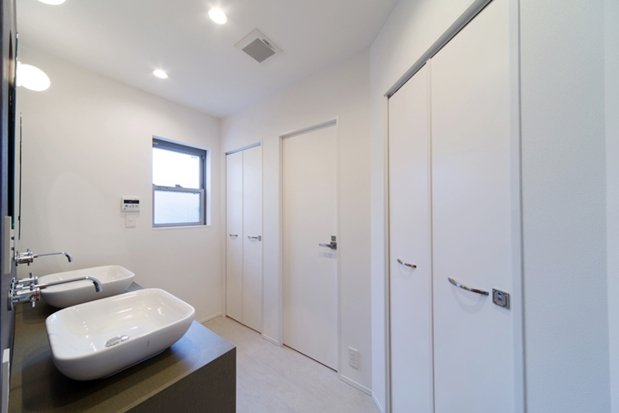 ドアの向こうにシャワールーム