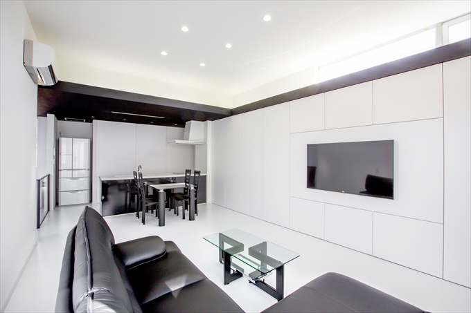 ハイサイドライトで明るいリビング