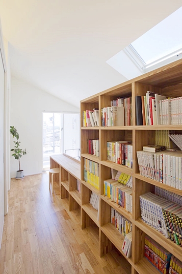 たっぷり入る書斎の本棚