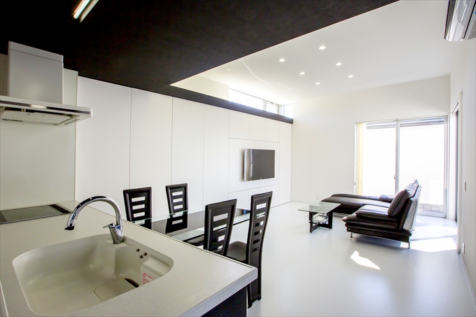 リビングを見渡せるキッチン