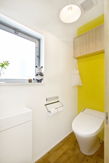 理にかなったトイレに黄色