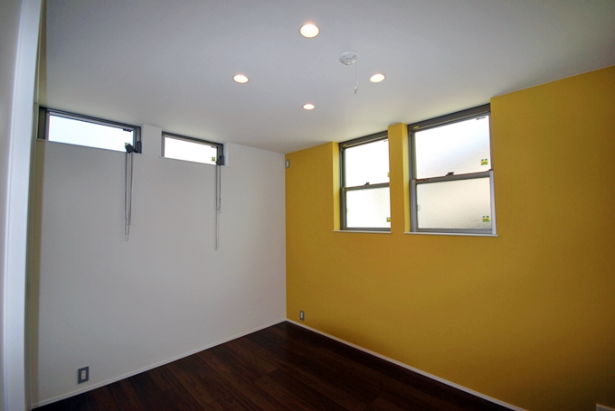 一面だけ色を変え寝室のアクセントに