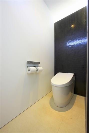 すっきりと清潔感のあるトイレ
