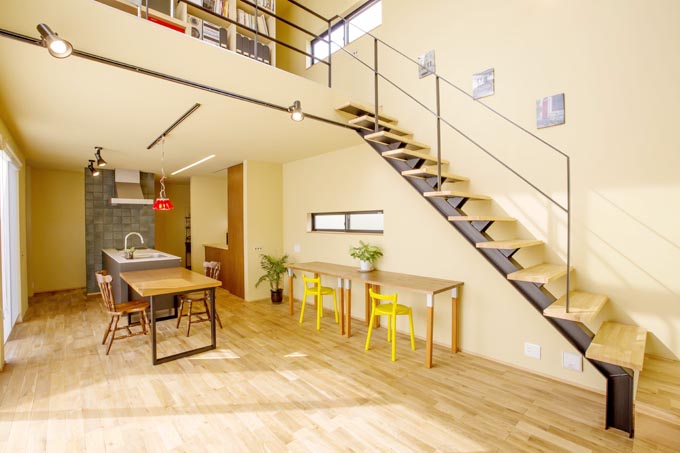 オープン階段から書斎へ
