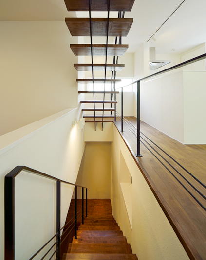 スペースを有効に使ったスマートな階段
