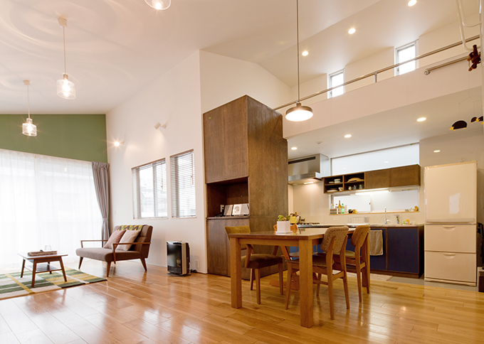 キッチン上部は使い勝手の良いロフト