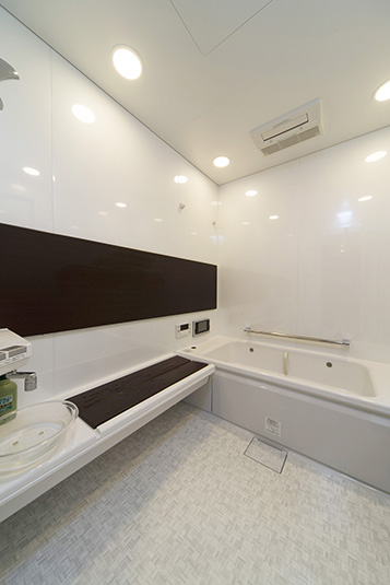 洗い場を広くとりくつろげる浴室に