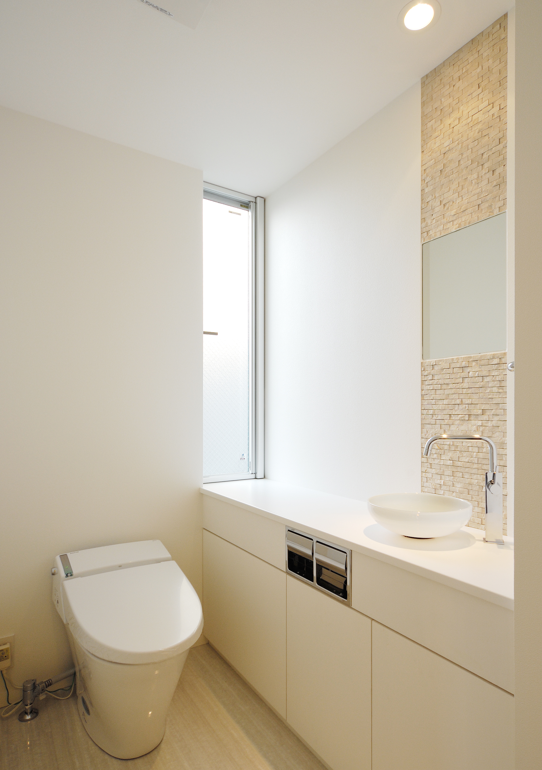 素材感をアクセントにしたトイレ