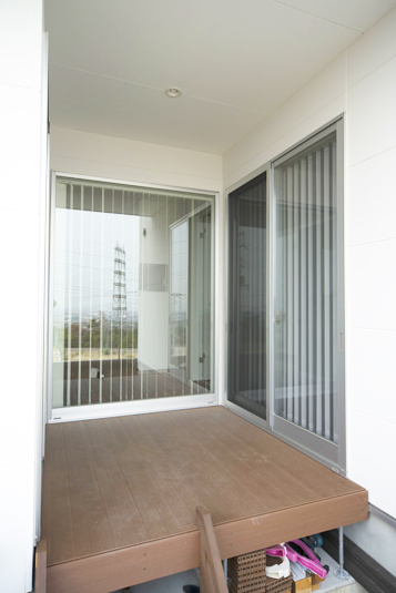 家族が集まるウッドデッキ