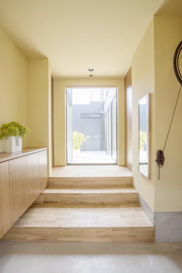 ナチュラルな雰囲気の明るい玄関
