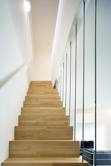 木目が映える階段