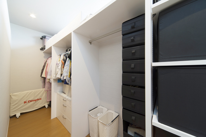１階寝室のクローゼットスペース