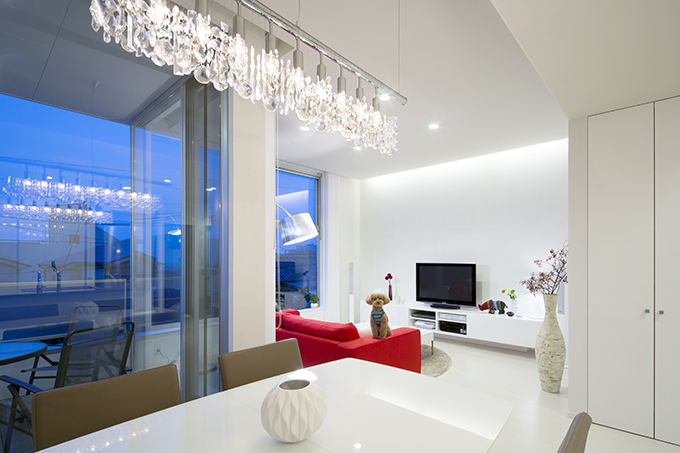 白を基調としたラグジュアリーな空間