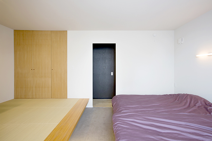 畳スペースのある広々した寝室