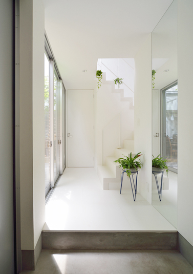 リゾート風の明るい玄関