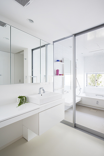 ひとつながりの空間を意識した浴室