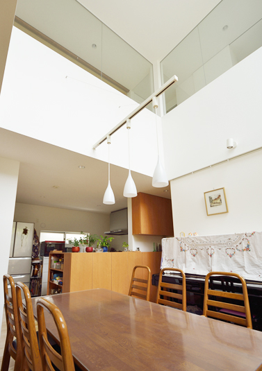 開放感のあるダイニングスペースからの眺め