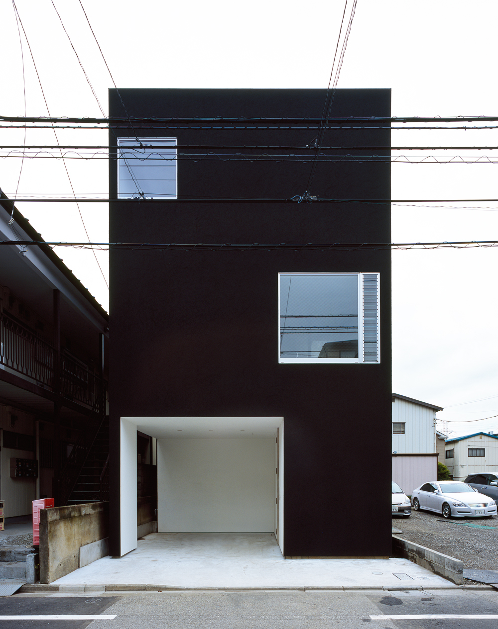潔いほど四角のみで構築でできている無駄のない外観