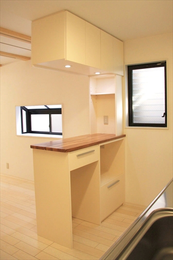 適度にLDと仕切るキッチンカウンター