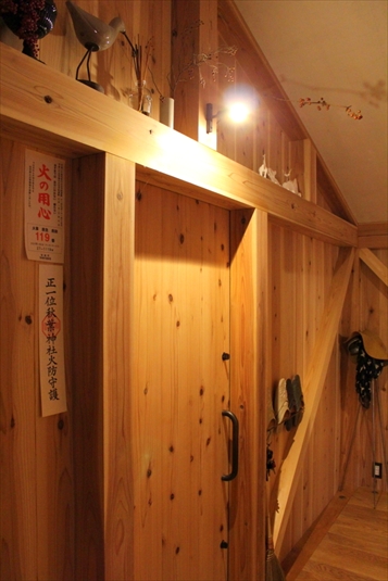 室内にも続く木の温かみ