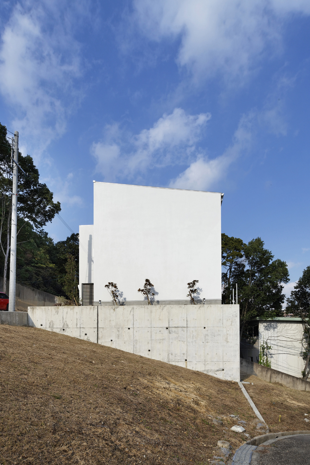 絶景を望める恵まれた土地をうまく利用した外観