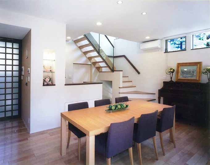 ナチュラルなウッド調のダイニング