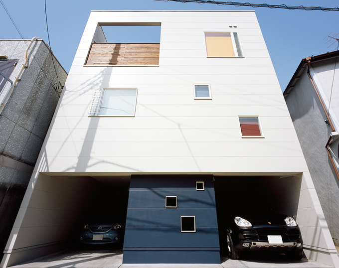 シンプルなモノトーンの外観