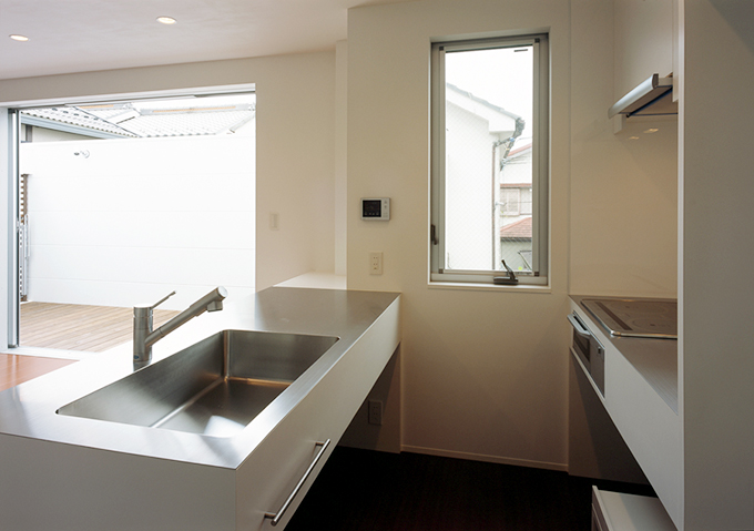 機能的で美しいステンレスキッチン