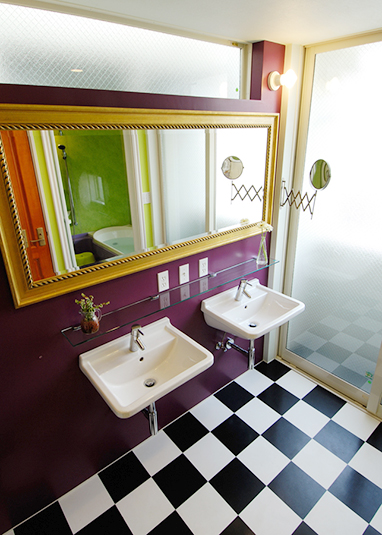 ２つ並んだ白い洗面台