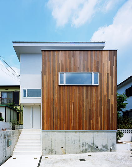 モザイクの様な美しい木目の外壁